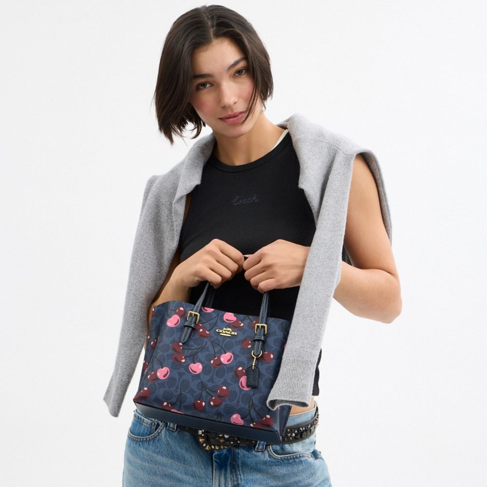 코치 Mollie Tote Bag 25 In Signature Canvas With Cherry Print 이미지