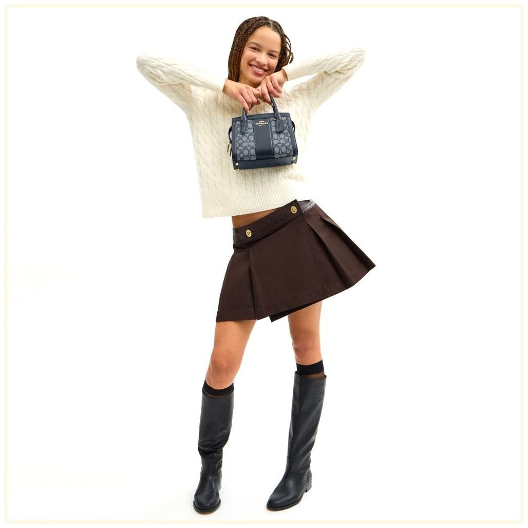 코치 Andrea Carryall Bag In Signature Jacquard 이미지