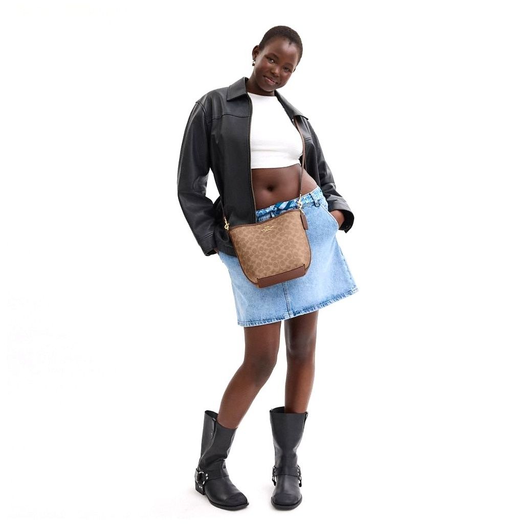 코치 City Bucket Bag In Signature Canvas 이미지