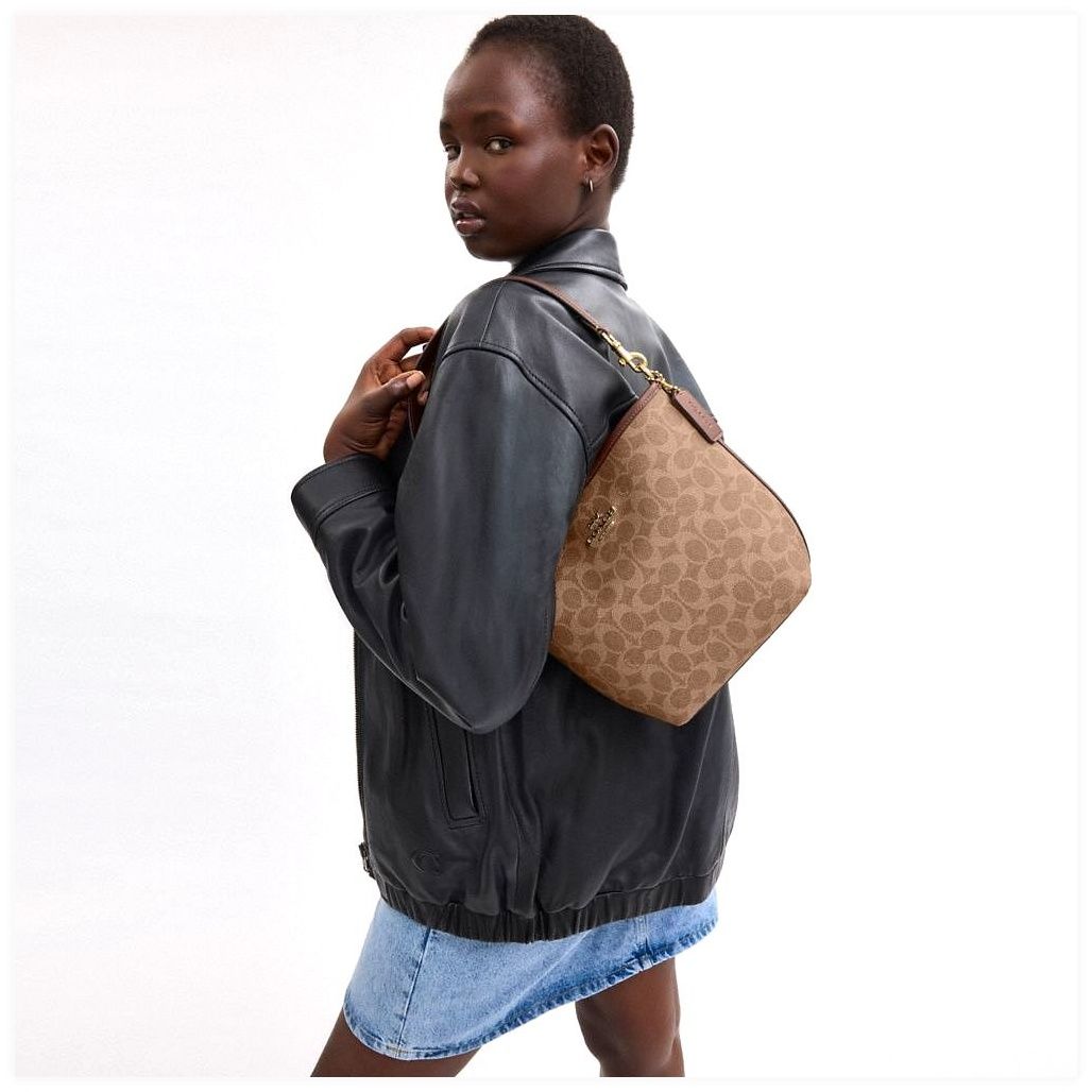 코치 City Bucket Bag In Signature Canvas 이미지