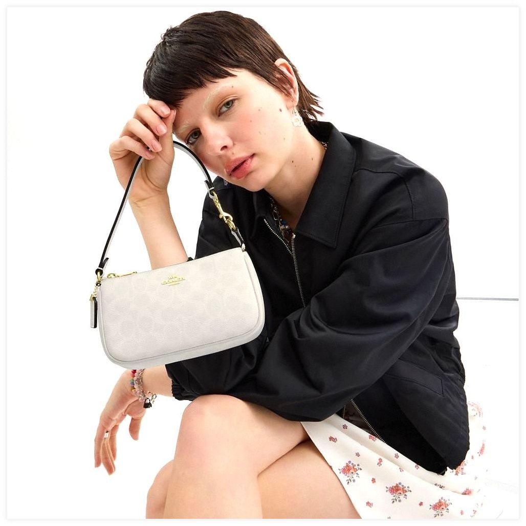 코치 Nolita 19 In Signature Canvas 이미지