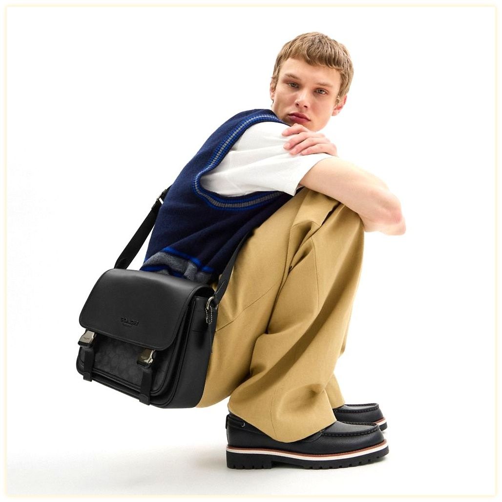 코치 Racer Messenger Bag In Signature Canvas 이미지