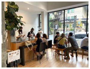 짜오프라야 강변에 스며든 커피 향기, Coffee Context에서의 꿈결같은 오후 – 방콕, 태국 이미지