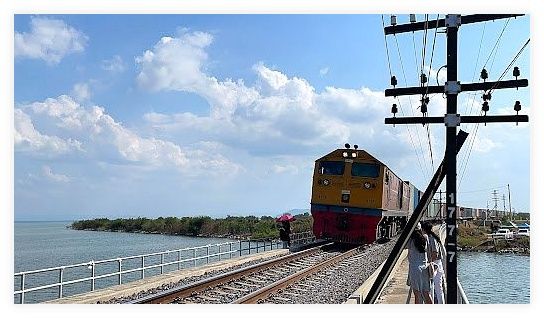 Floating Train at Pa Sak Jolasid Dam 이미지