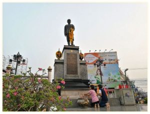 태국 우돈타니 여행 필수 코스 끄롬루앙 쁘라짝 씬라빠콤 기념비 방문 후기: 역사, 문화, 아름다움을 한 곳에서! 이미지