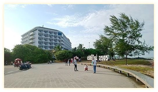 The Reading Man Roundabout 이미지