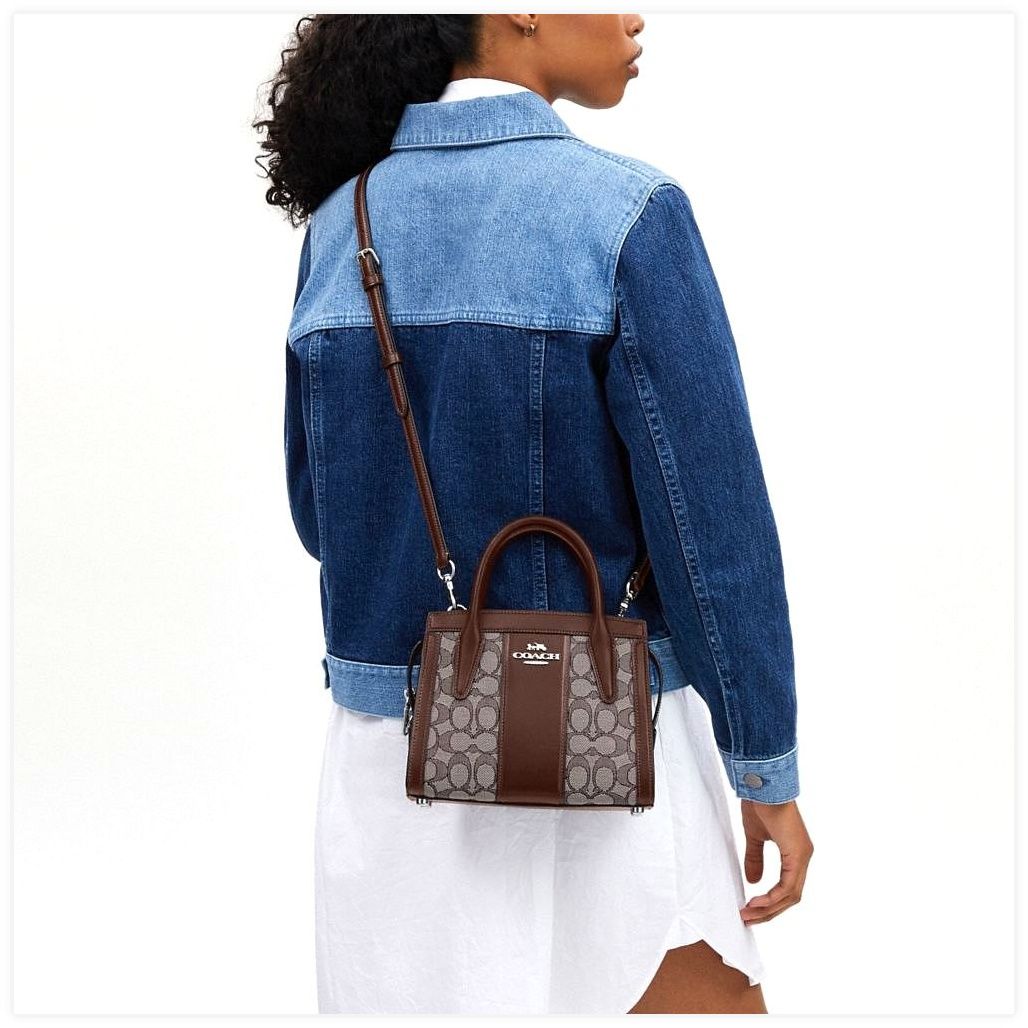 코치 Andrea Carryall Bag In Signature Jacquard 이미지