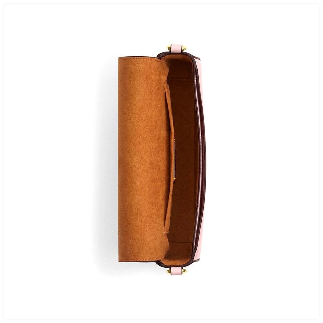 코치 Andrea Shoulder Bag In Signature Canvas 이미지