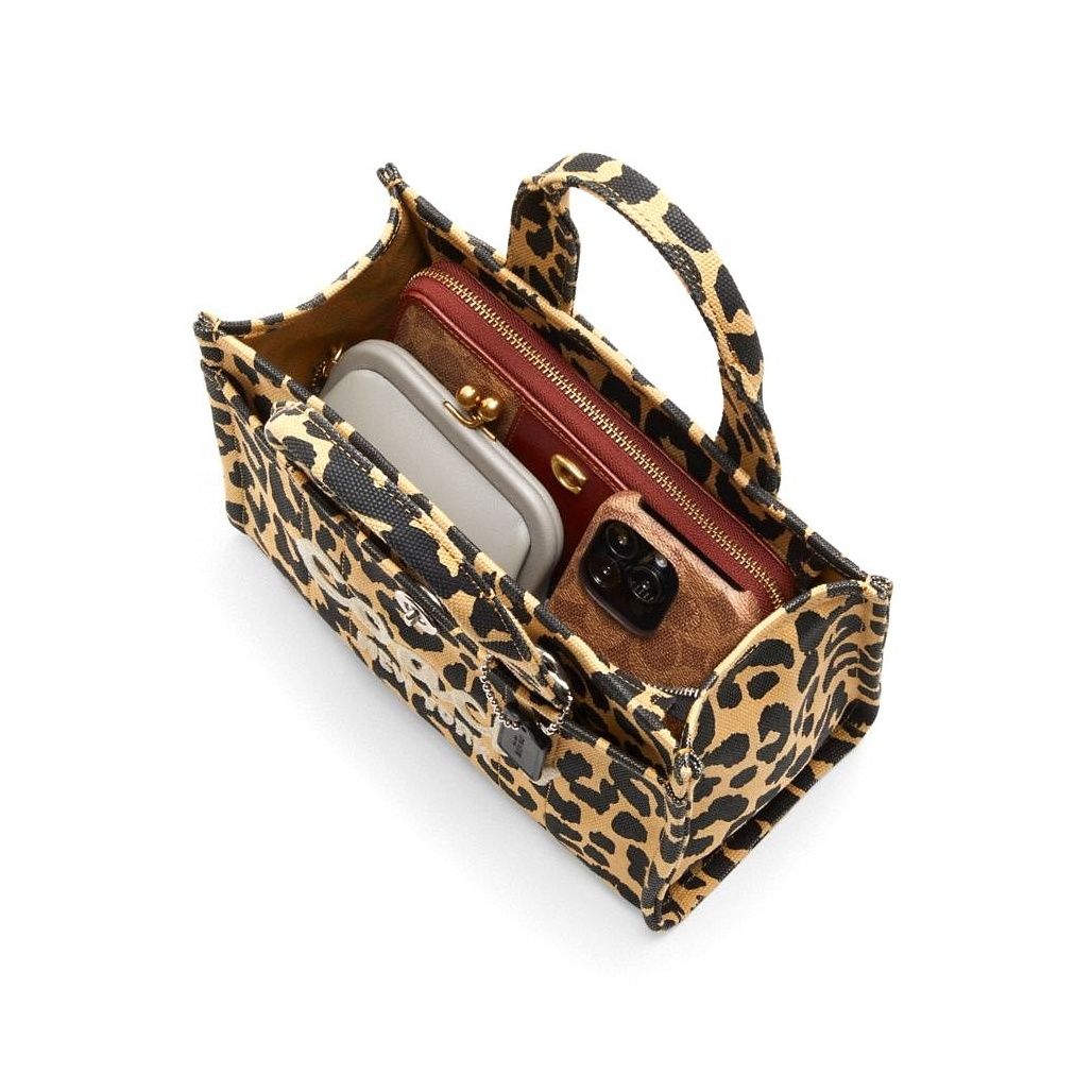 코치 Cargo Tote Bag 26 With Leopard Print 이미지