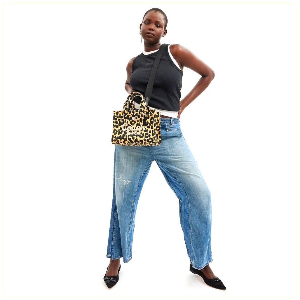 코치 Cargo Tote Bag 26 With Leopard Print 이미지