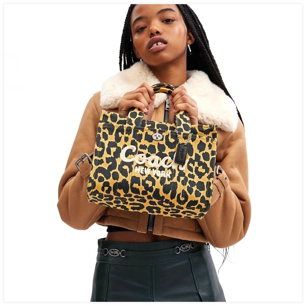 코치 Cargo Tote Bag 26 With Leopard Print 이미지