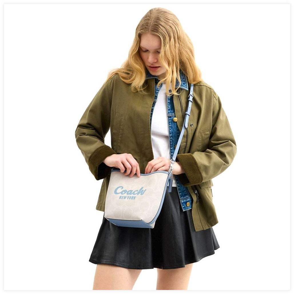 코치 City Bucket Bag With Coach Graphic 이미지