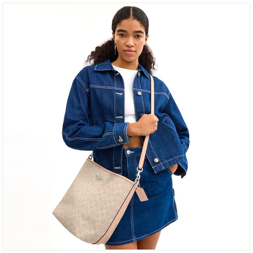 코치 City Large Bucket Bag In Signature Canvas 이미지