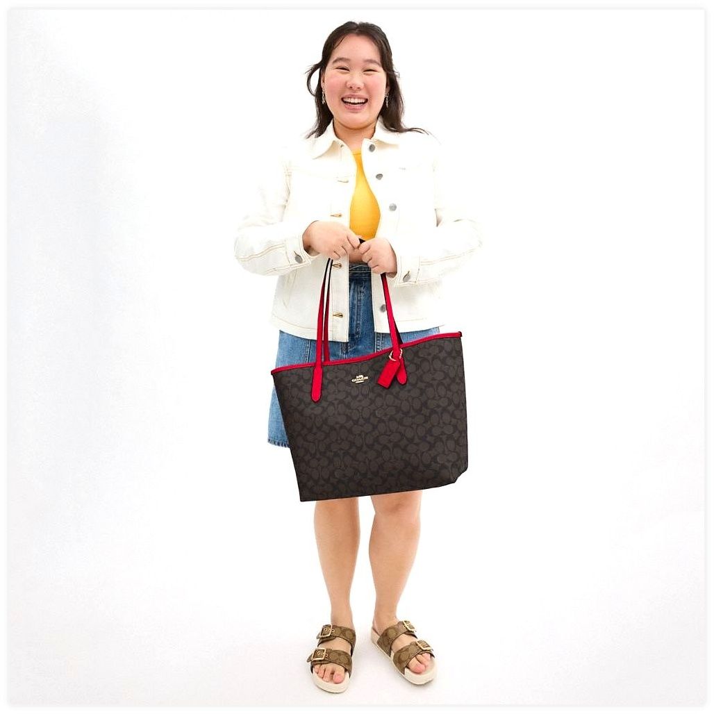 코치 City Tote Bag In Signature Canvas 이미지