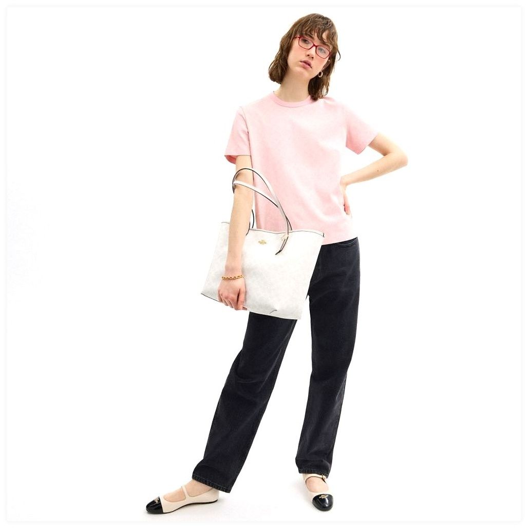 코치 City Tote Bag In Signature Canvas 이미지