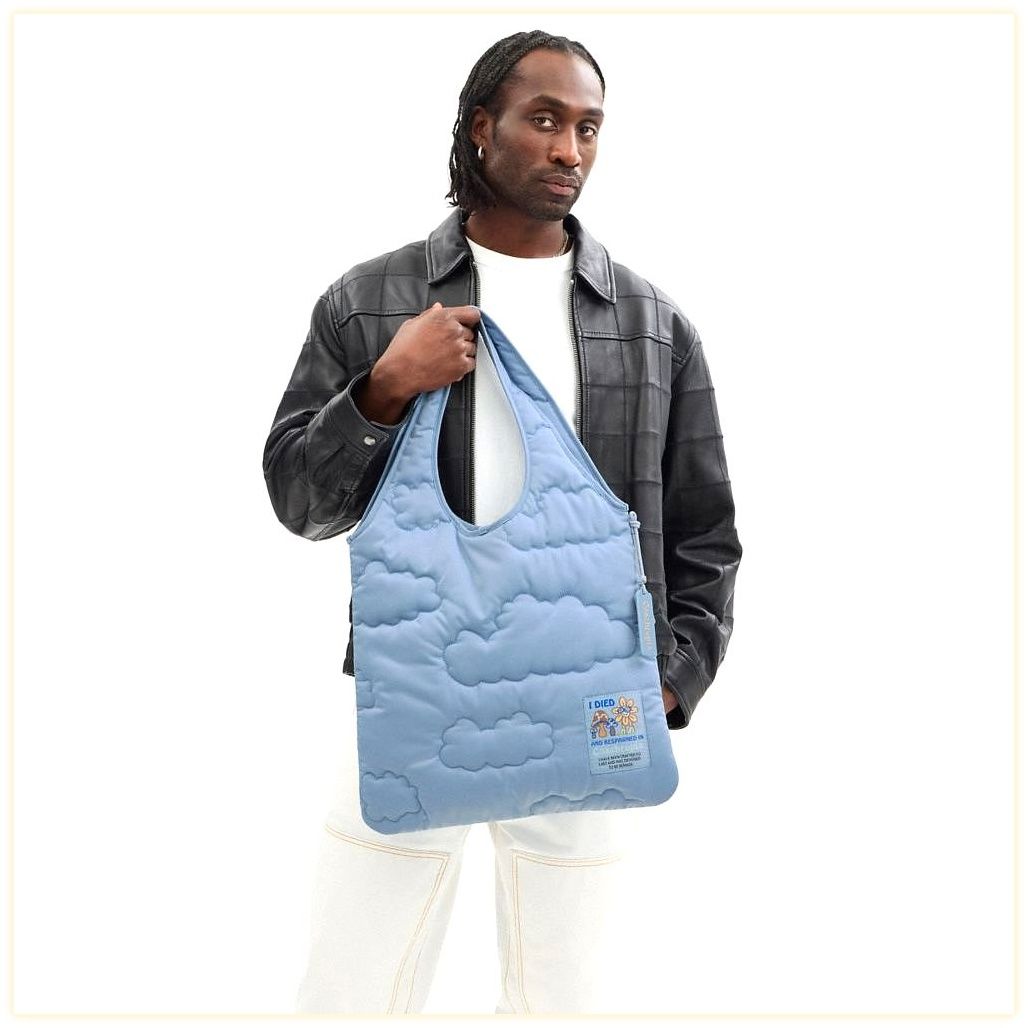 코치 Coachtopia Loop Flat Tote In Recycled Polyester With Cloud Quilting 이미지
