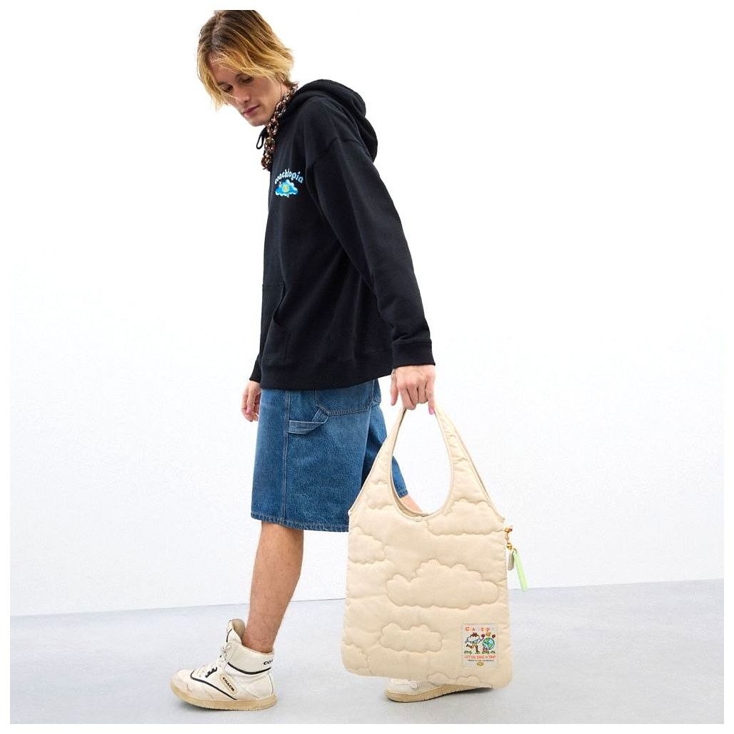 코치 Coachtopia Loop Flat Tote With Cloud Quilting 이미지