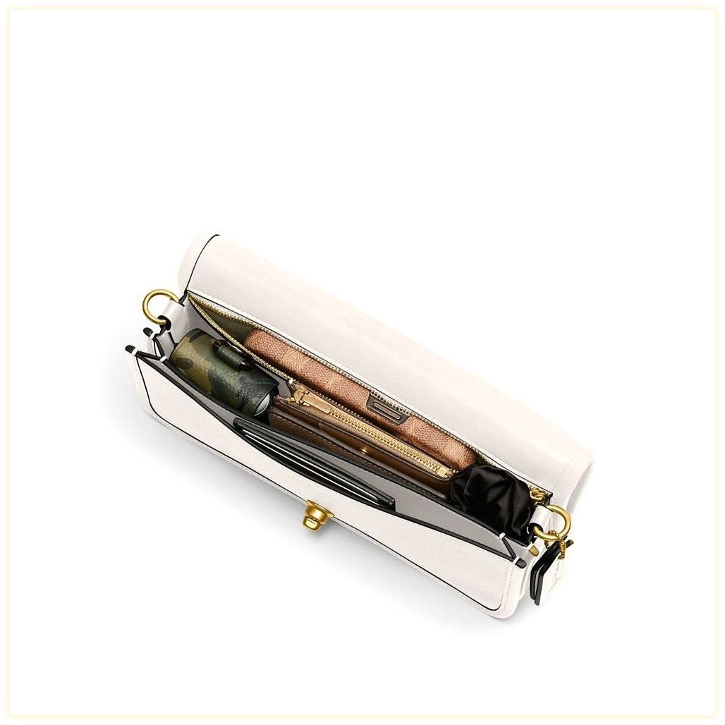 코치 Dinky Bag 이미지