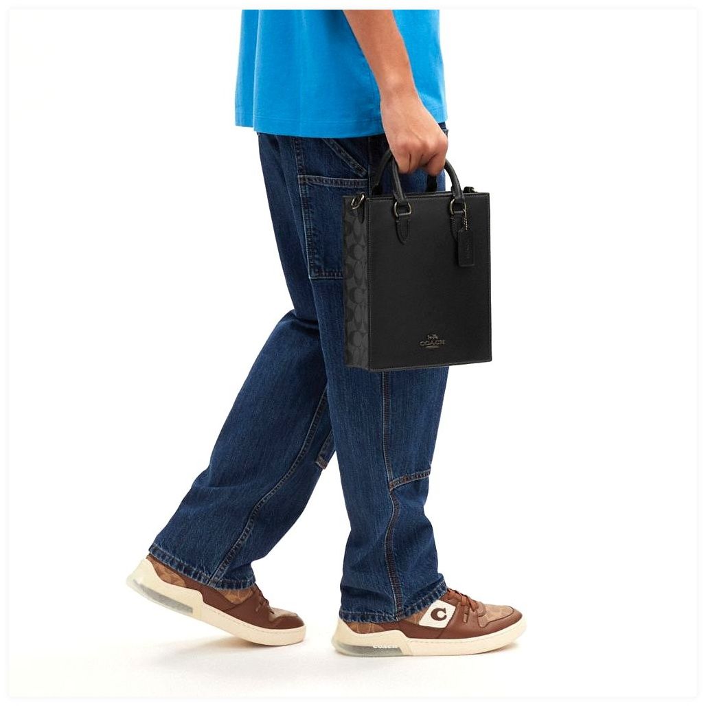 코치 Dylan Tote Bag In Colorblock Signature Canvas 이미지