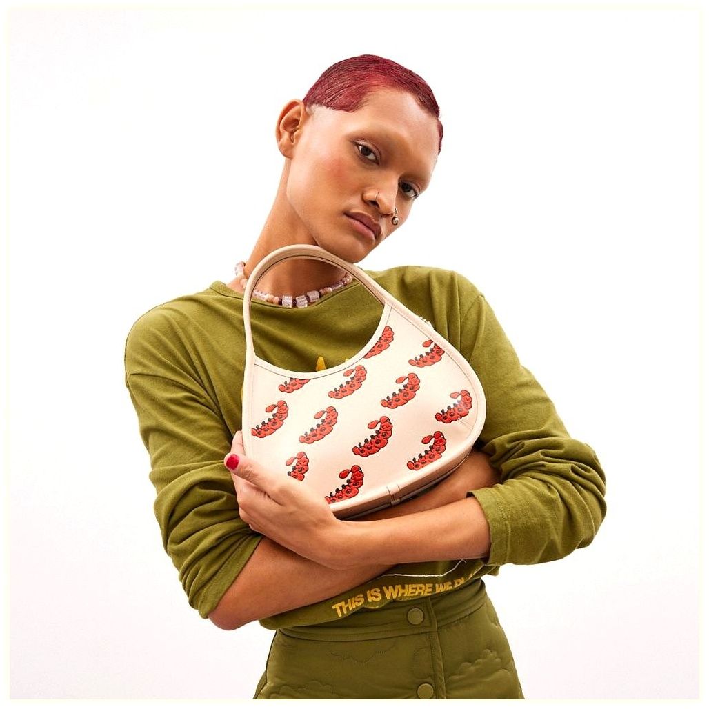 코치 Ergo Bag In Coachtopia Leather With Sleepy Caterpillar Print 이미지
