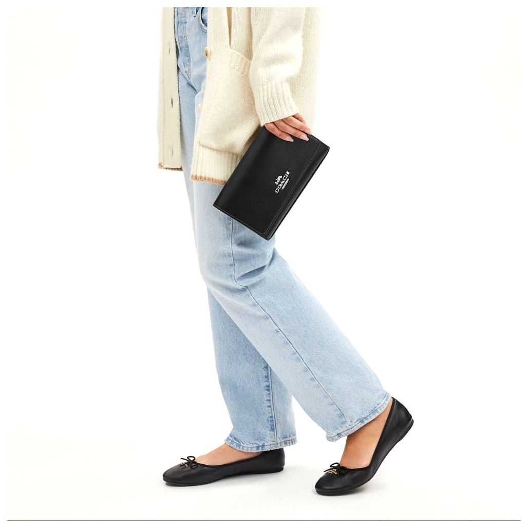 코치 Flap Clutch Crossbody 이미지