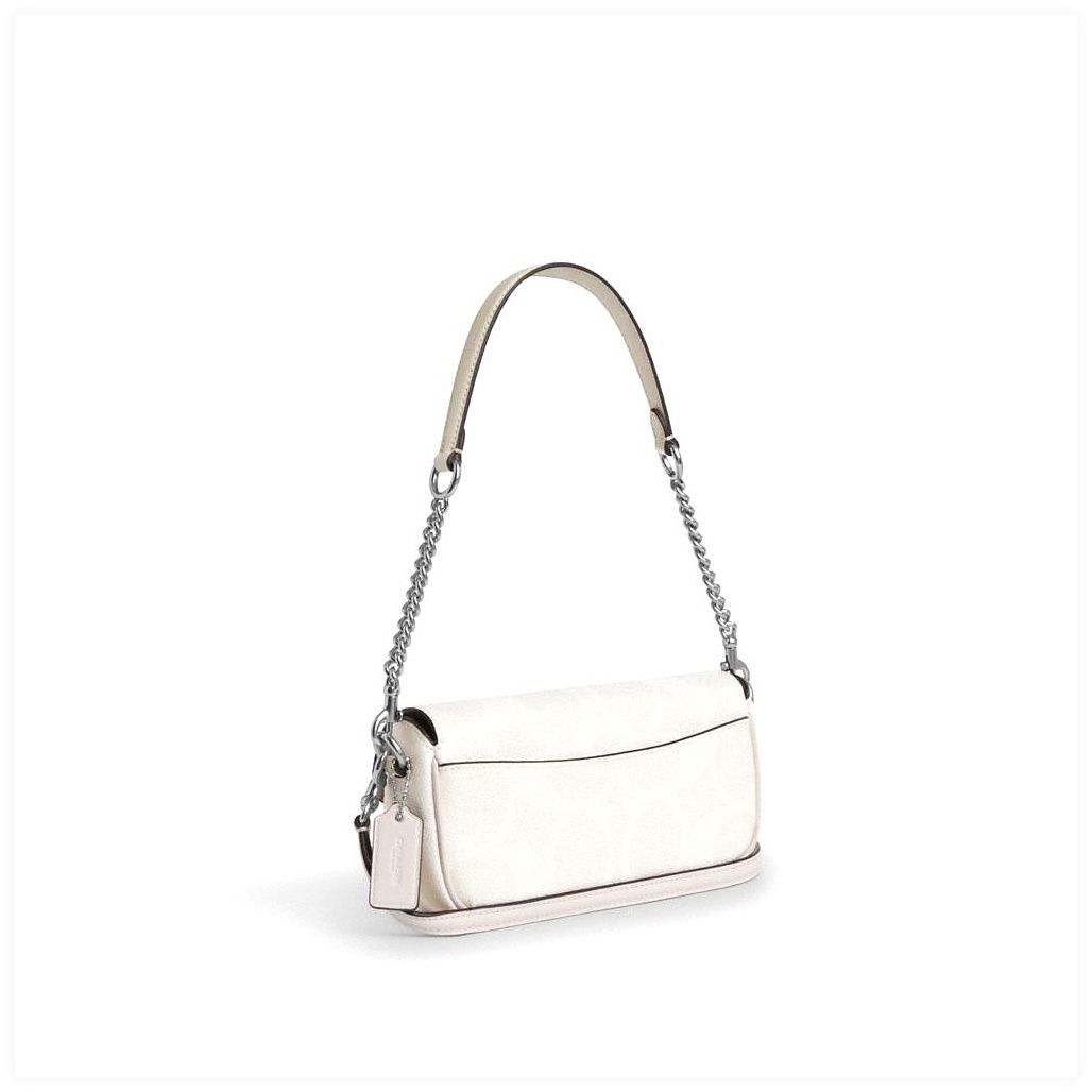 코치 Hailey Flap Bag In Signature Canvas 이미지