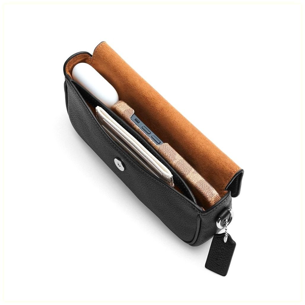 코치 Hailey Flap Bag In Signature Canvas 이미지