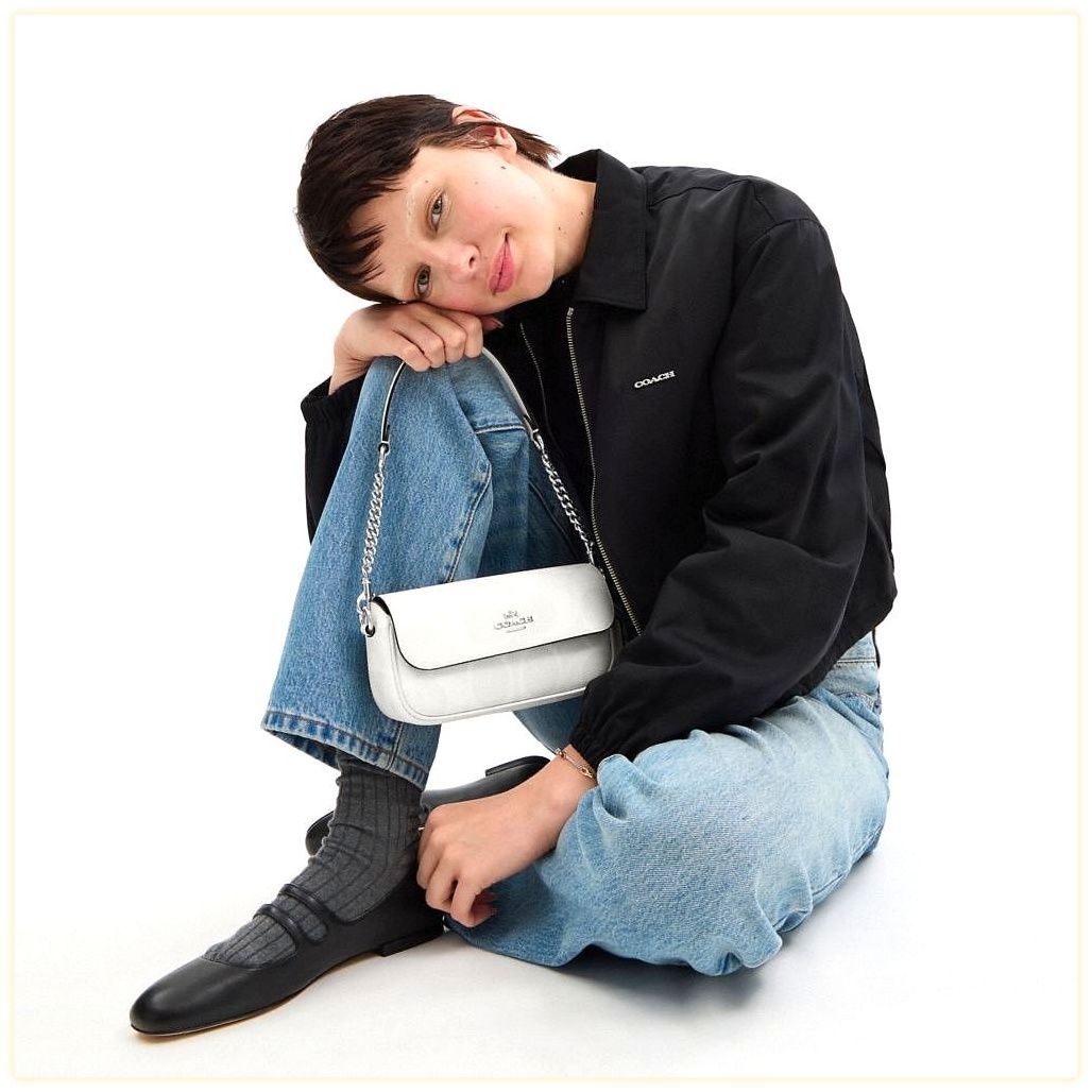 코치 Hailey Flap Bag In Signature Canvas 이미지