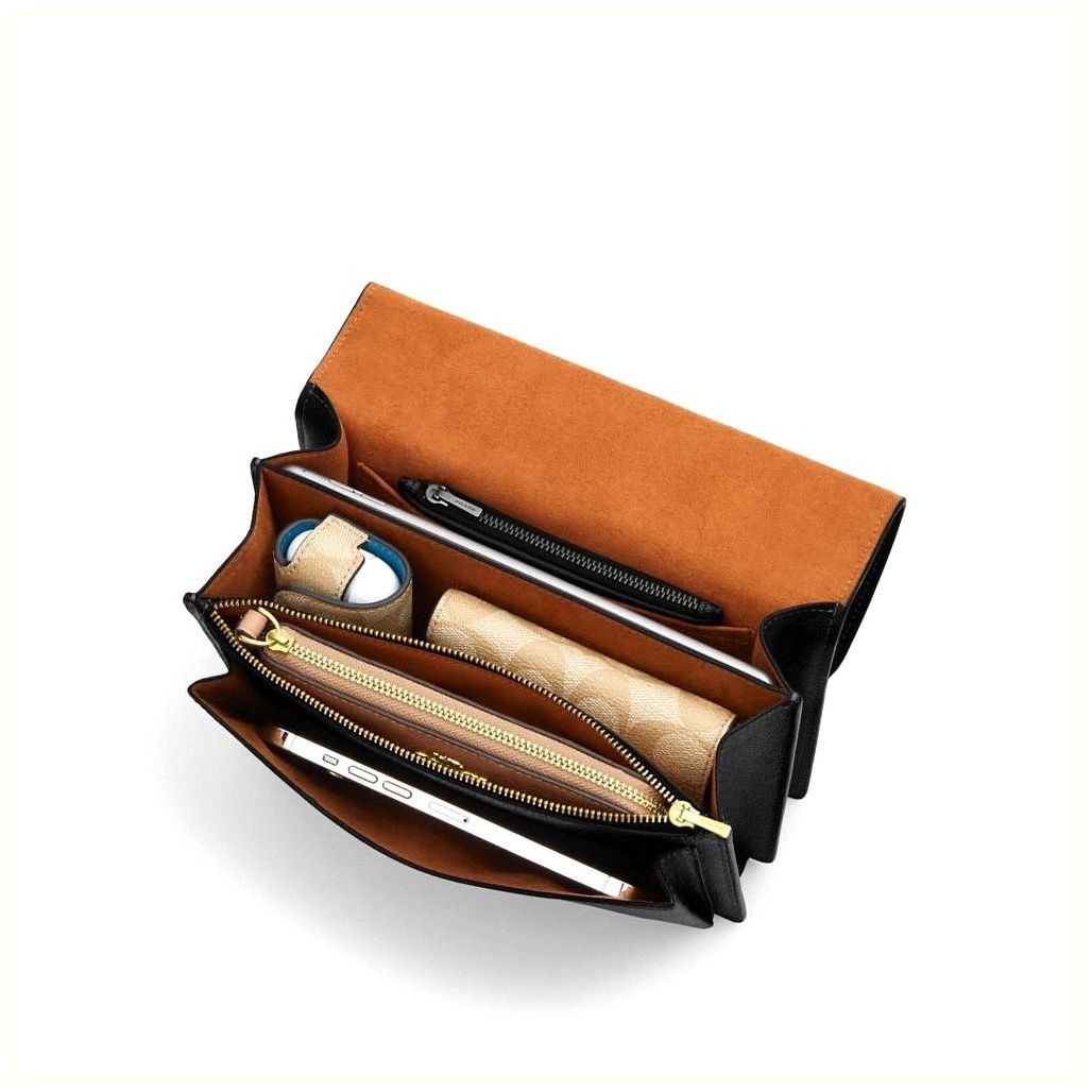 코치 Klare Crossbody Bag In Blocked Signature Canvas 이미지