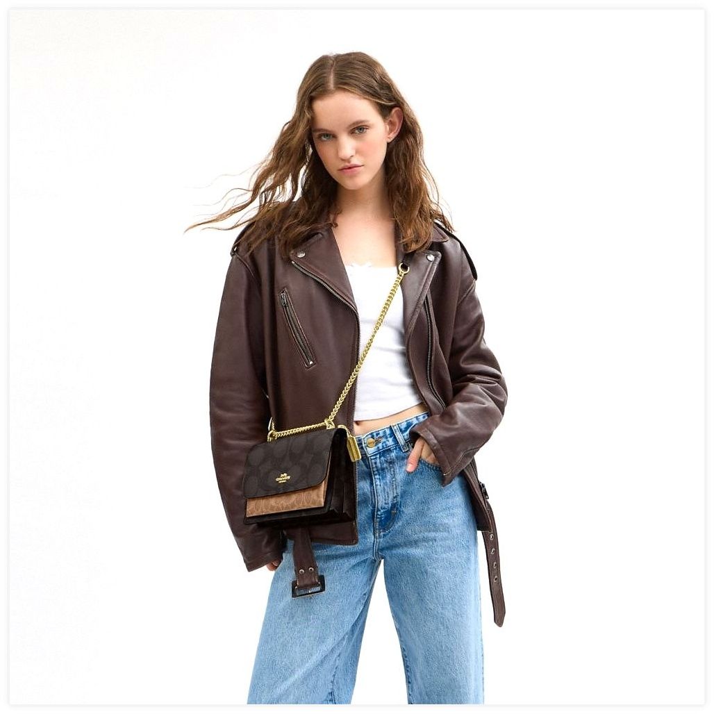 코치 Klare Crossbody Bag In Blocked Signature Canvas 이미지