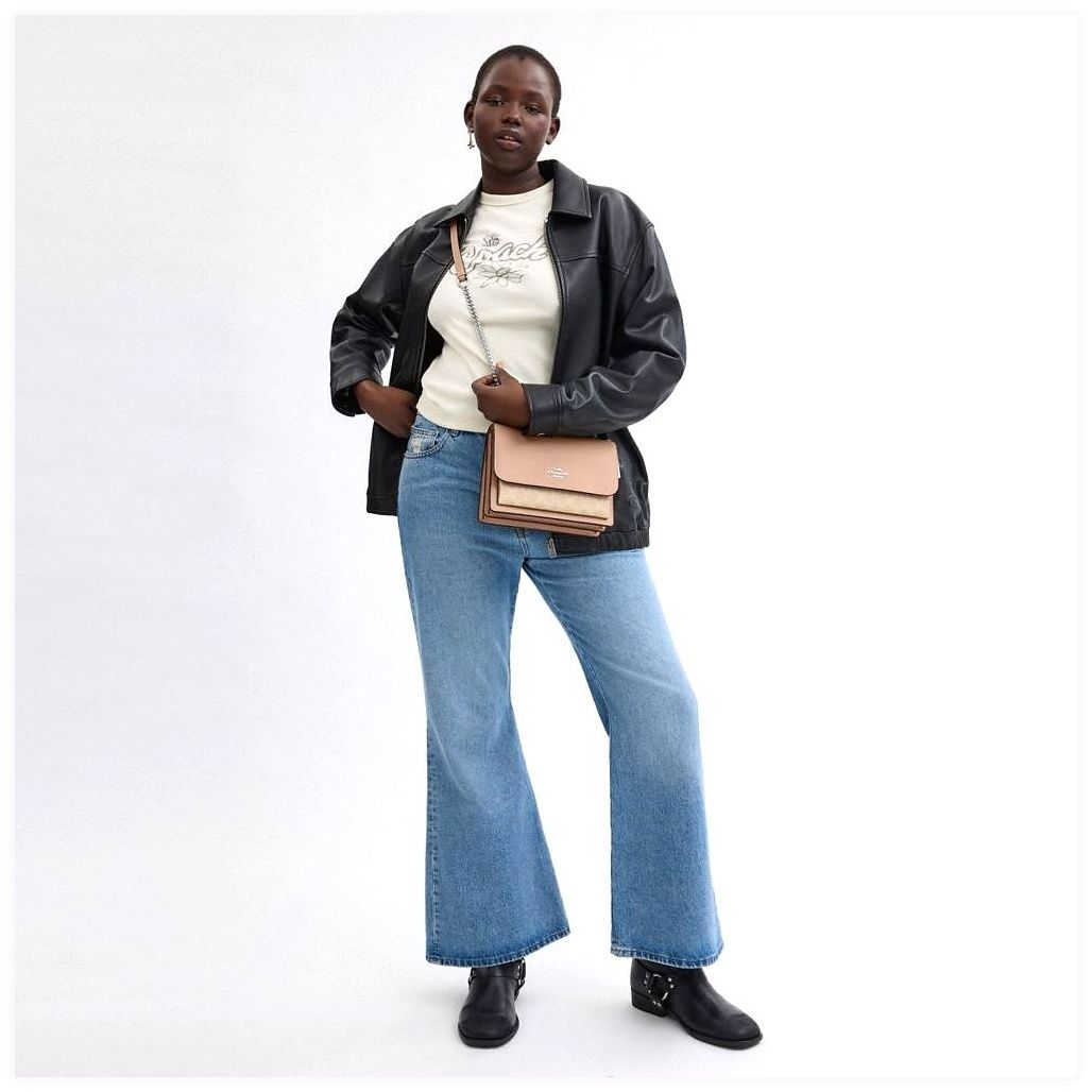 코치 Klare Crossbody Bag In Signature Canvas 이미지