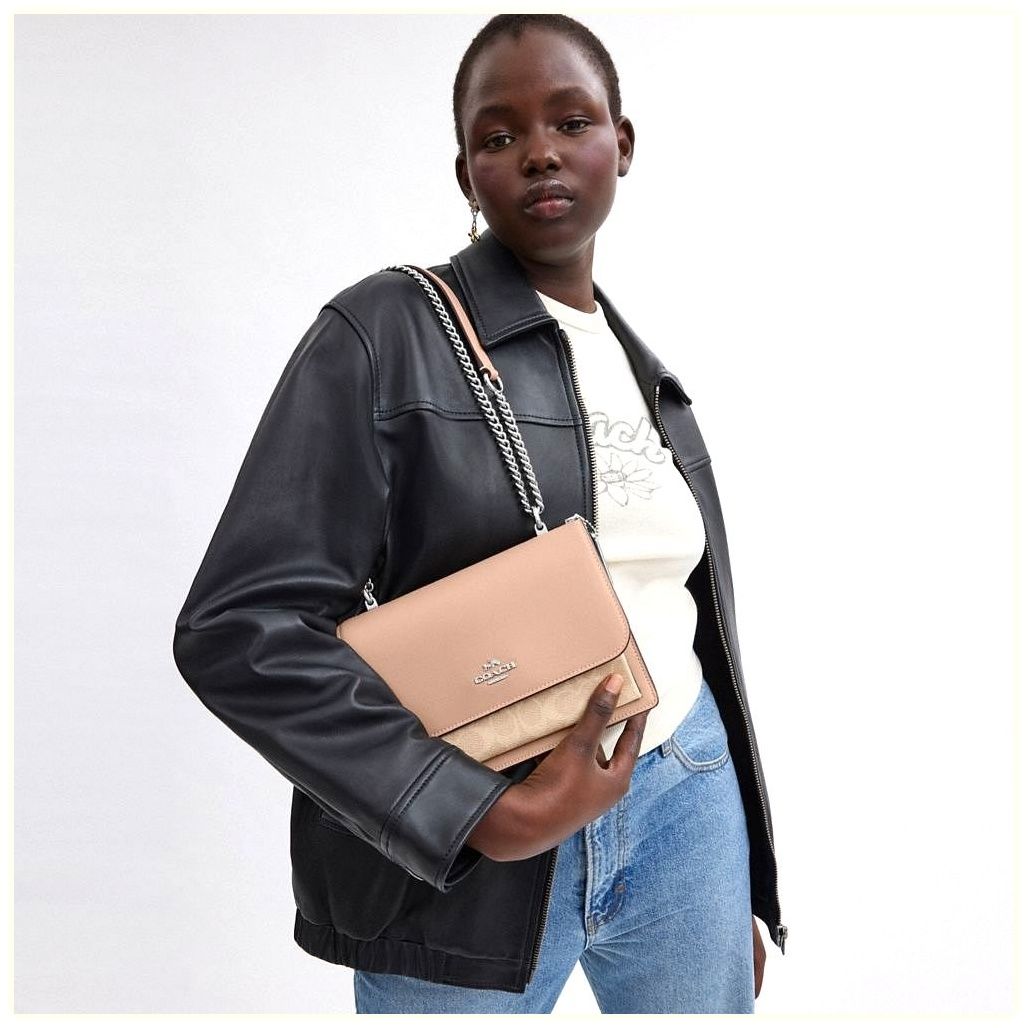 코치 Klare Crossbody Bag In Signature Canvas 이미지