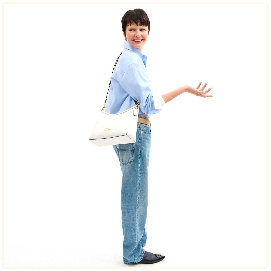 코치 Laurel Shoulder Bag In Signature Canvas 이미지