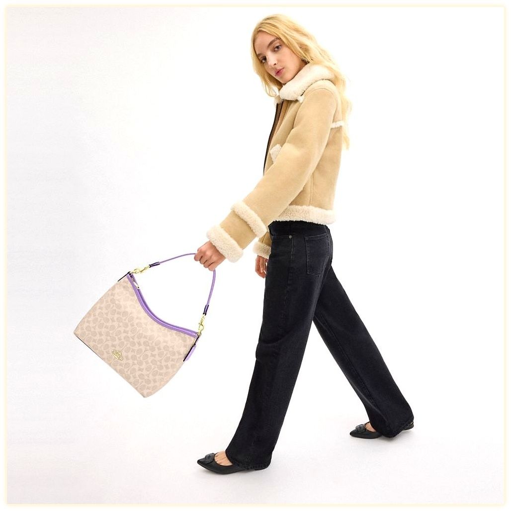 코치 Laurel Shoulder Bag In Signature Canvas 이미지
