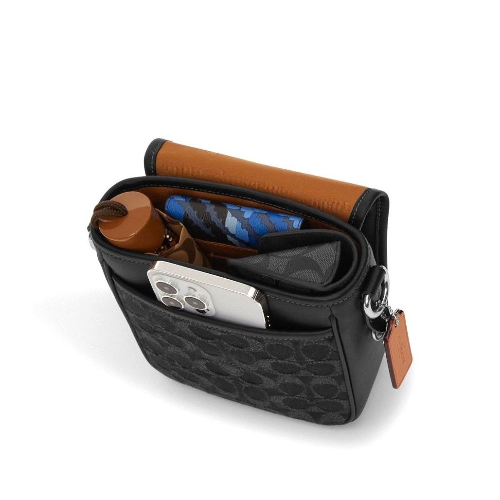코치 Lucas Crossbody Bag In Signature Jacquard 이미지