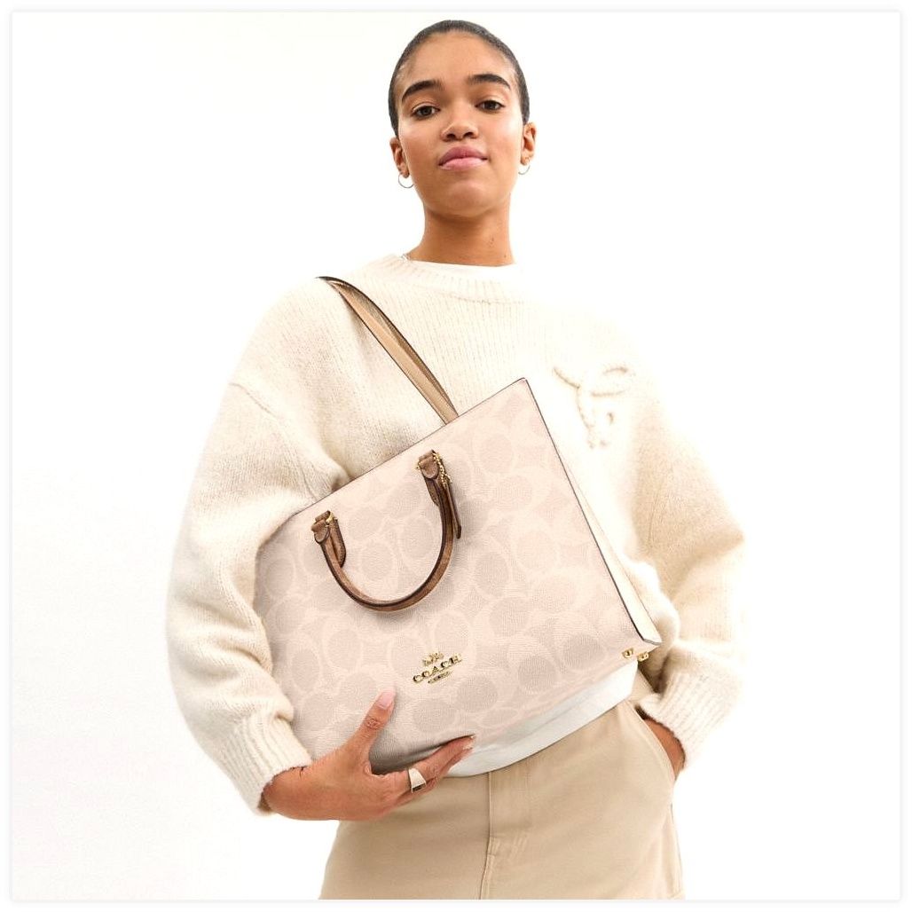코치 Maggie Tote Bag In Blocked Signature Canvas 이미지