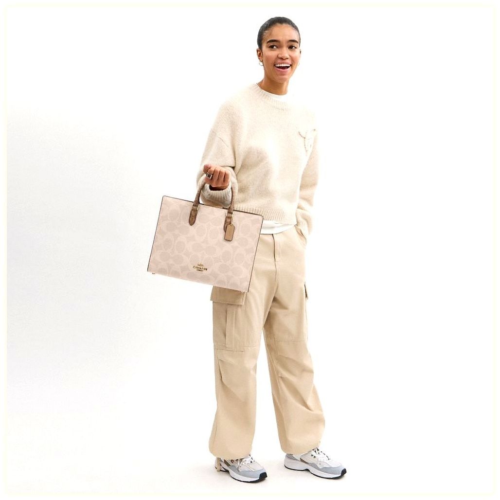 코치 Maggie Tote Bag In Blocked Signature Canvas 이미지