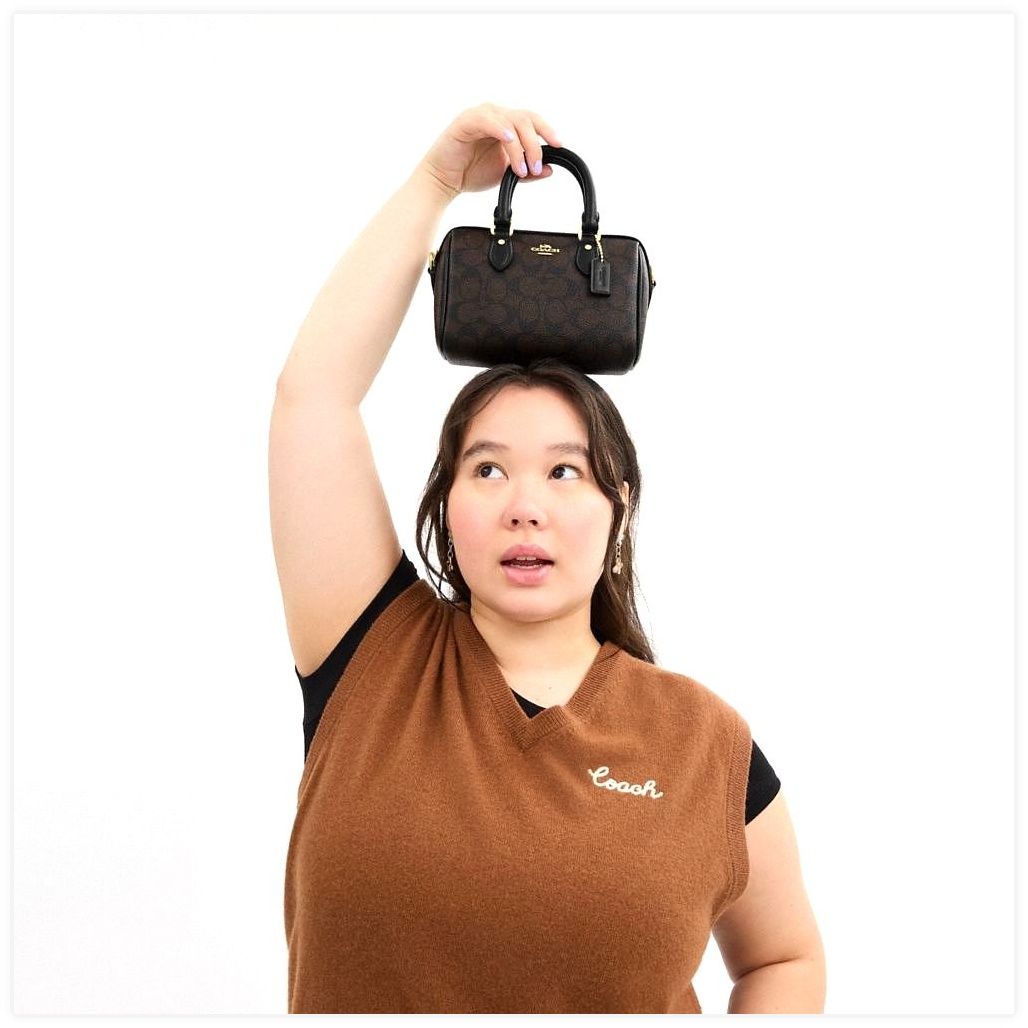 코치 Mini Rowan Crossbody Bag In Signature Canvas 이미지