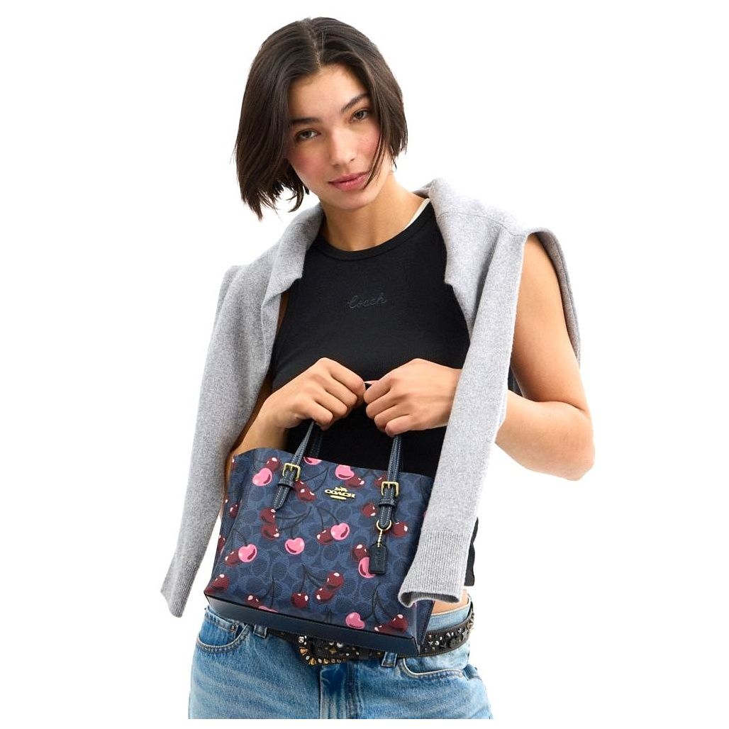 코치 Mollie Tote Bag 25 In Signature Canvas With Cherry Print 이미지
