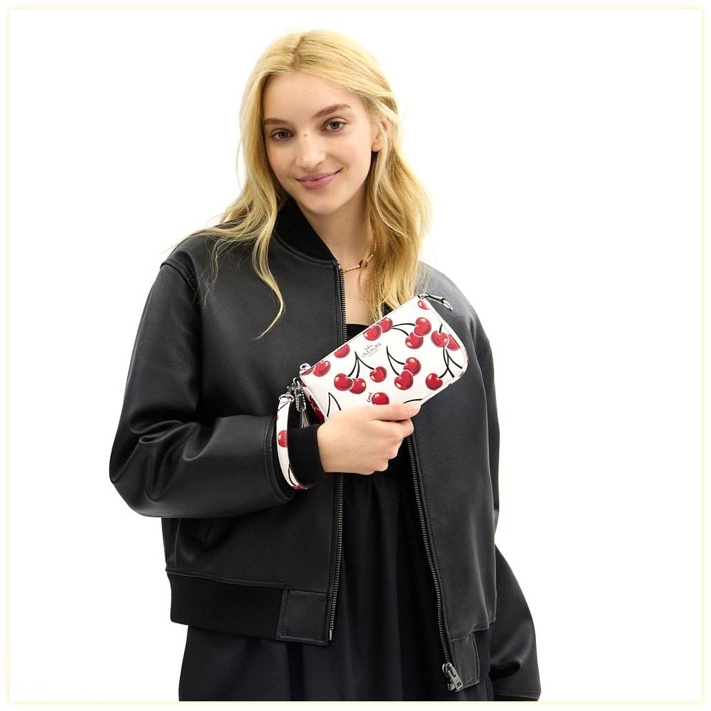 코치 Nolita 19 With Cherry Print 이미지