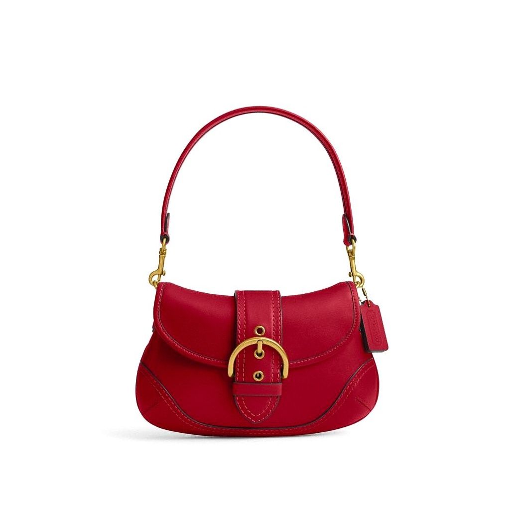 코치 Soho Flap Bag In Regenerative Leather 이미지