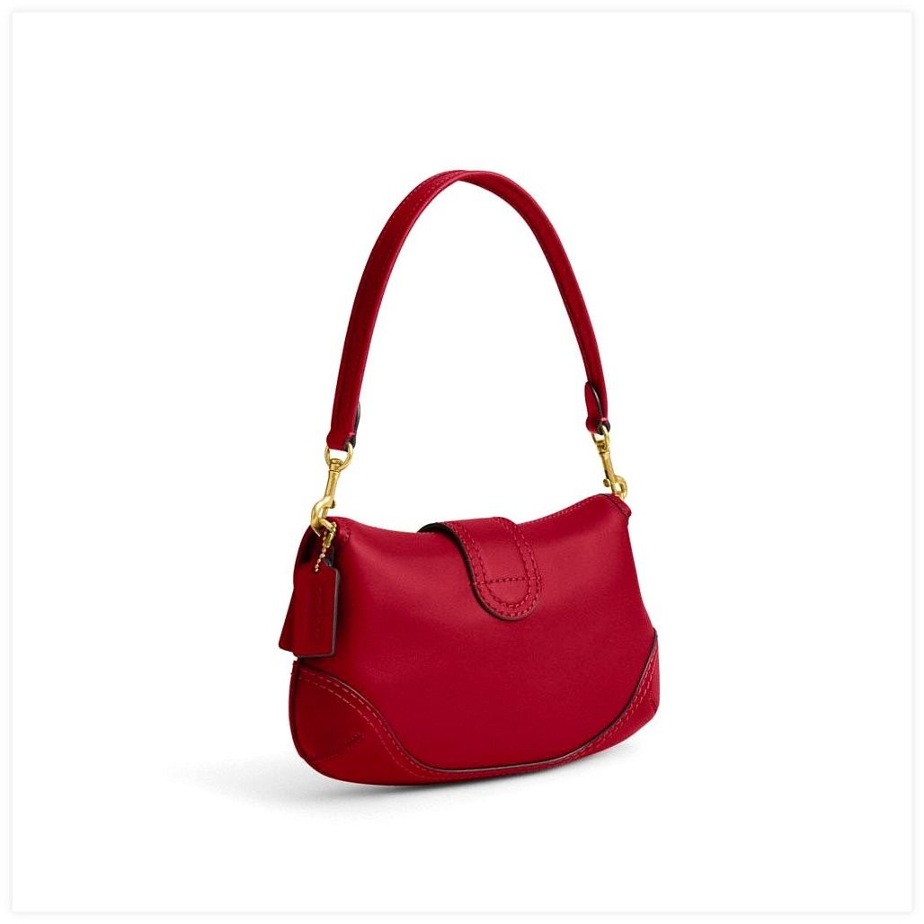 코치 Soho Flap Bag In Regenerative Leather 이미지