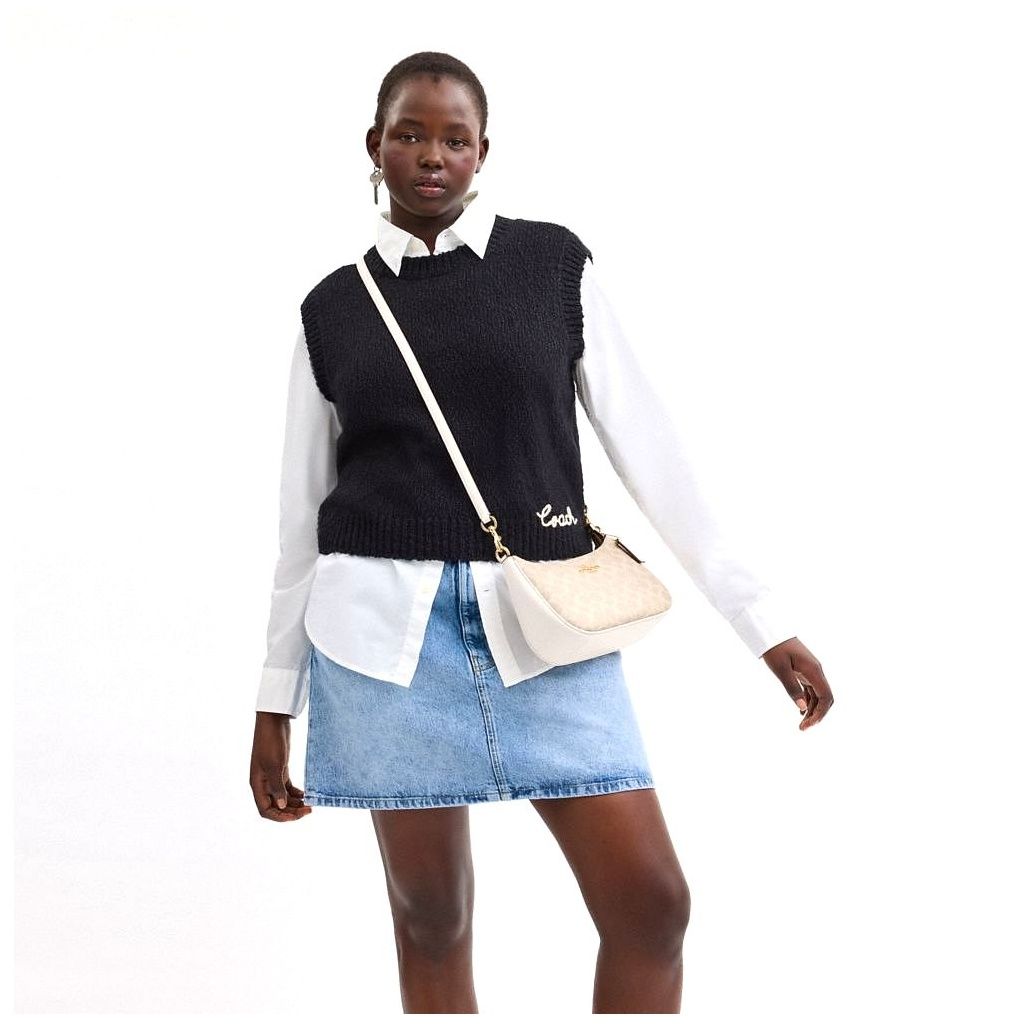 코치 Teri Shoulder Bag In Signature Canvas 이미지