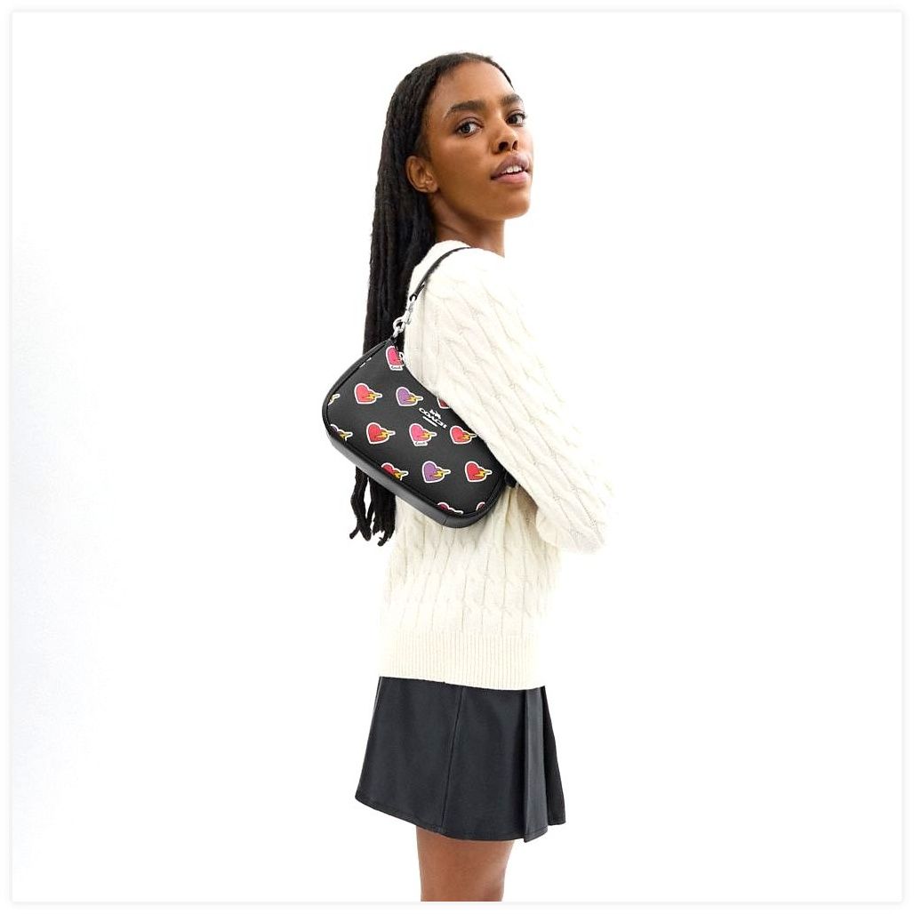 코치 Teri Shoulder Bag With Heart Bolt Print 이미지