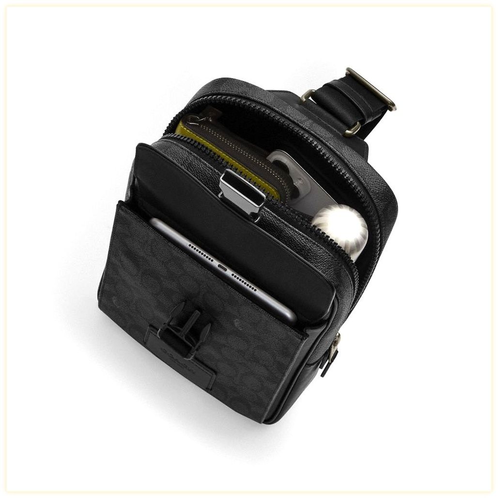 코치 Track Pack In Signature Canvas 이미지