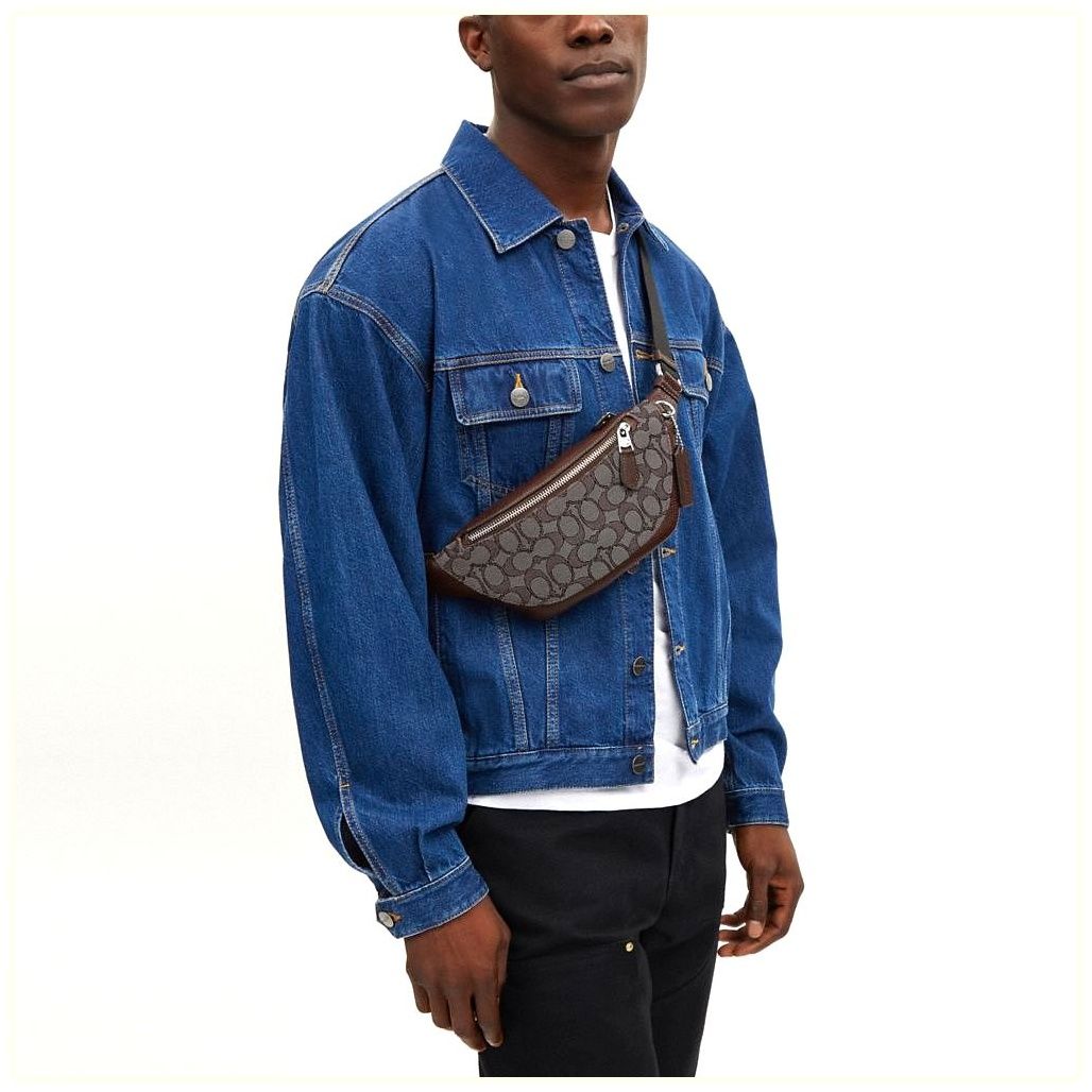 코치 Warren Mini Belt Bag In Signature Jacquard 이미지