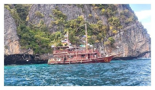 The Pirate Boat: Phi Phi Island Tour 이미지