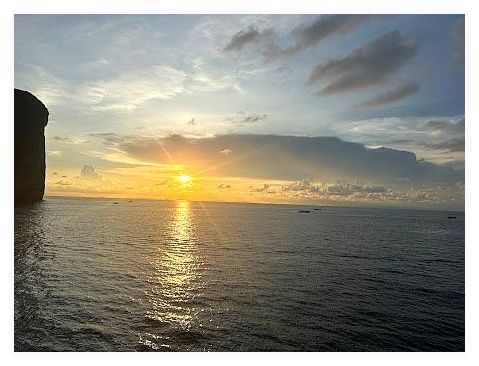 The Pirate Boat: Phi Phi Island Tour 이미지