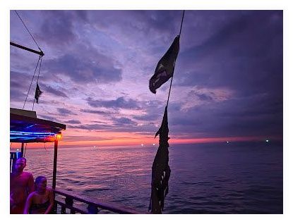 The Pirate Boat: Phi Phi Island Tour 이미지