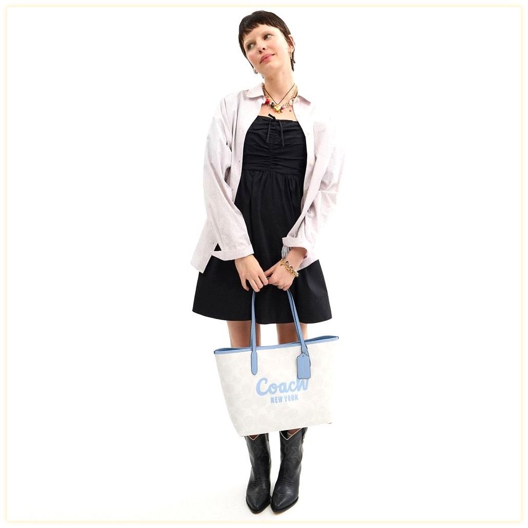 코치 City Tote Bag With Coach Graphic 이미지